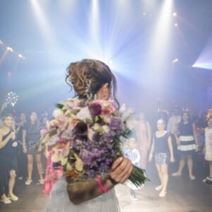 Taxa pra noiva não jogar o buquê pra sua namorada