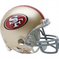 Capacete contra rolo de macarrão para o noivo